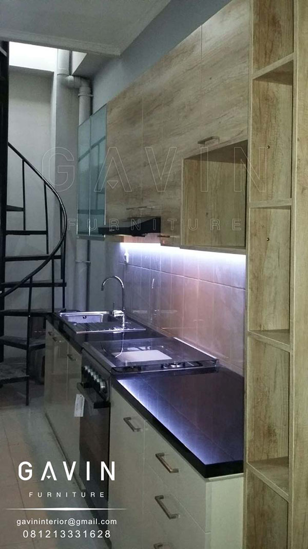 pembuatan kitchen set minimalis finishing hpl kayu di cempaka putih