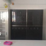 desain lemari buffet obat finishing HPL kombinasi kaca