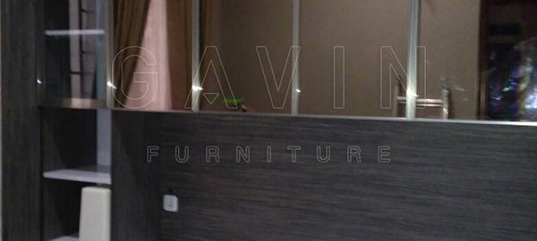 lemari buffet dengan meja kerja kombinasi kaca