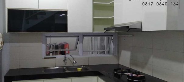 contoh model kitchen set minimalis warna putih di BSD id3520