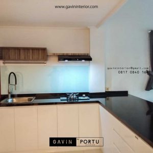 model kitchen set minimalis modern dengan kabinet bar di Daan Mogot id3377