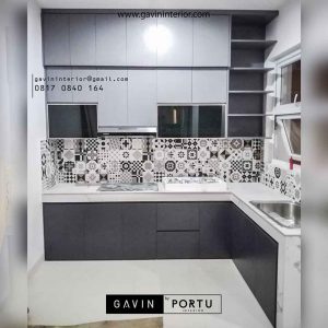 model kitchen set minimalis terbaru dengan backplash motif di Tebet Utara id3708